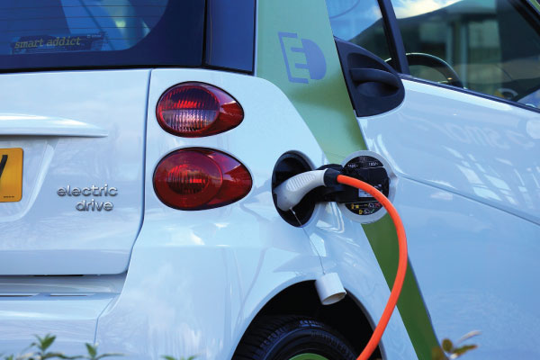 Parkplatz mit Ladesäule